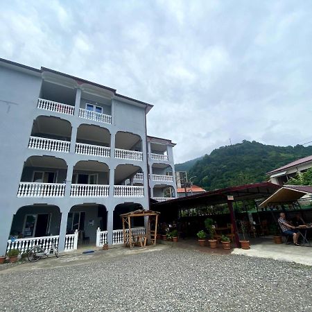 Hotel Beliy Dom Kvariati Zewnętrze zdjęcie